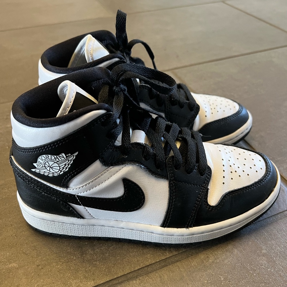 Jordan 1 Retro High Tops. Like-new.